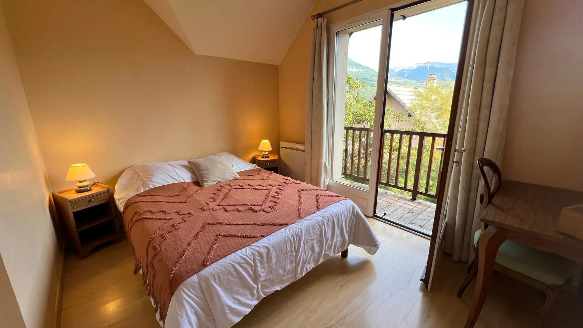 Holiday home Maison Des Vignes Embrun